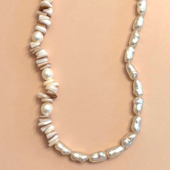 Anthropologie Pearl Shell Necklace. Brand new! - Picture 12 of 16
